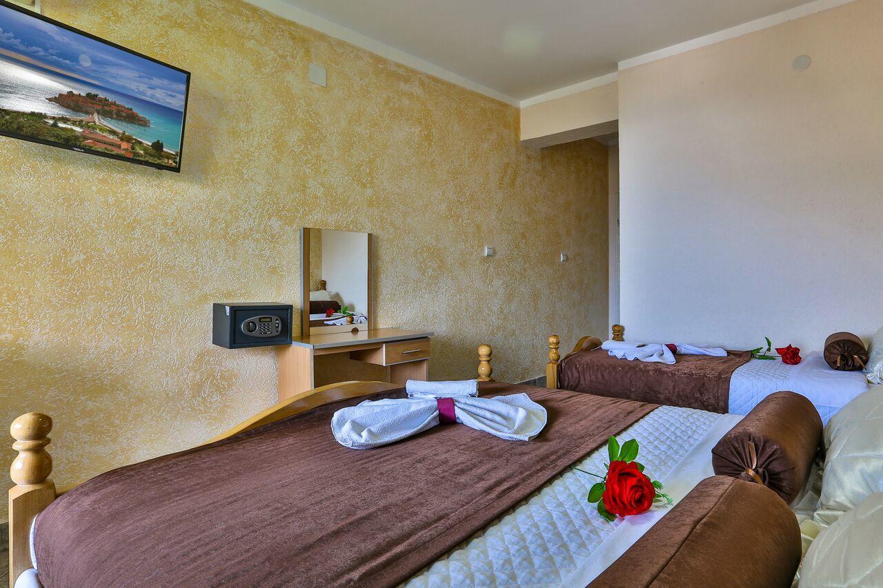 Hotel Hoti Ulcinj Exterior photo