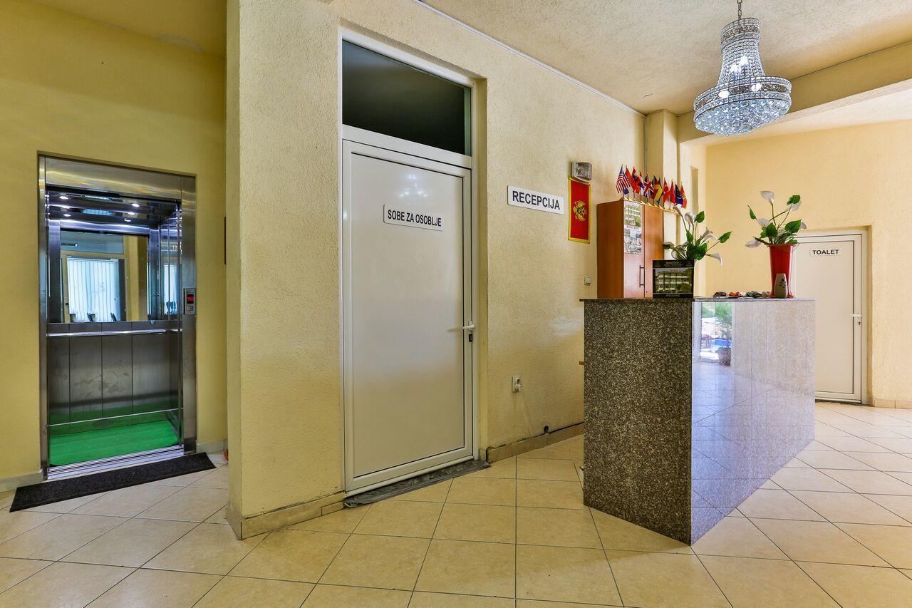 Hotel Hoti Ulcinj Exterior photo